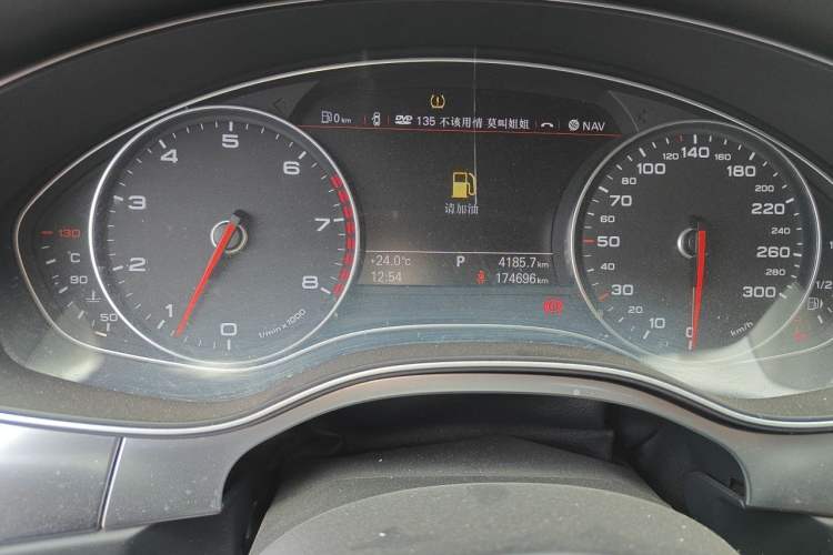 Used Audi A7 2013 50 TFSI quattro Comfort trim Odometer Close Up