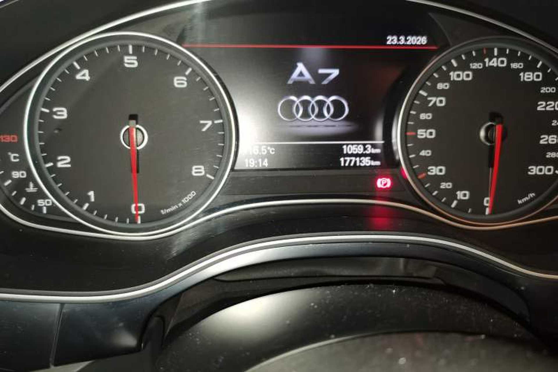 Used Audi A7 2013 50 TFSI quattro Comfort trim Odometer Close Up