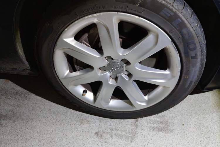 Used Audi A7 2013 50 TFSI quattro Comfort trim Right Front Wheel Hub