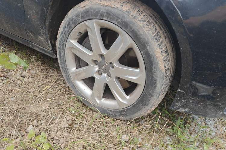 Used Audi A7 2013 50 TFSI quattro Comfort trim Right Front Wheel Hub