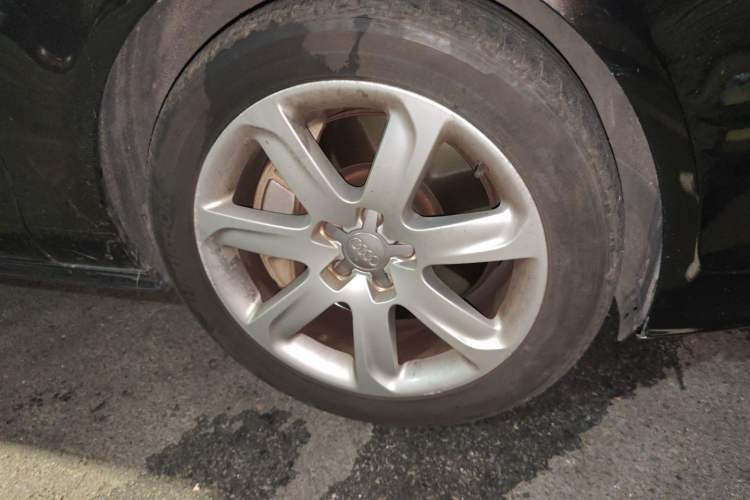Used Audi A7 2013 50 TFSI quattro Comfort trim Right Front Wheel Hub