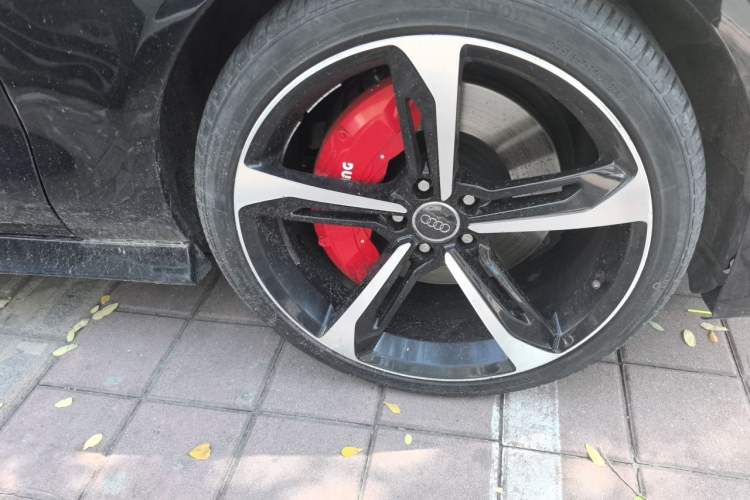 Used Audi A7 2013 50 TFSI quattro Comfort trim Right Front Wheel Hub