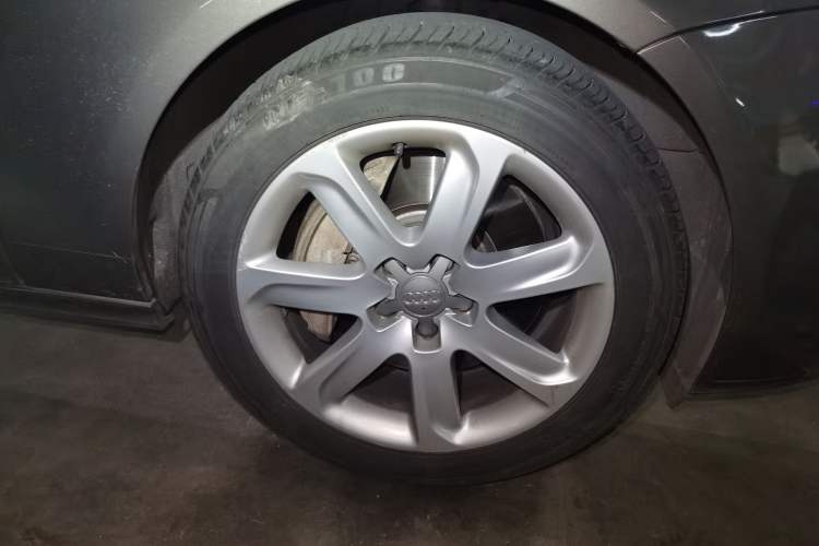 Used Audi A7 2013 50 TFSI quattro Comfort trim Right Front Wheel Hub
