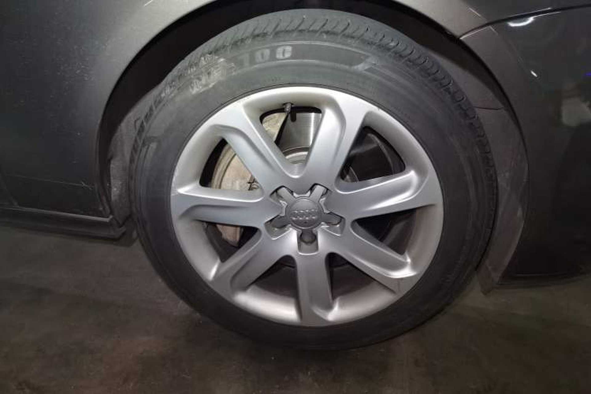 Used Audi A7 2013 50 TFSI quattro Comfort trim Right Front Wheel Hub