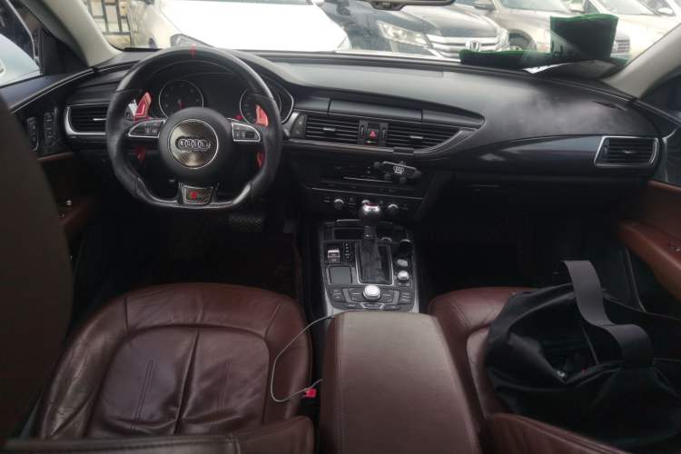 Used Audi A7 2013 30 FSI Standard Edition Center Console