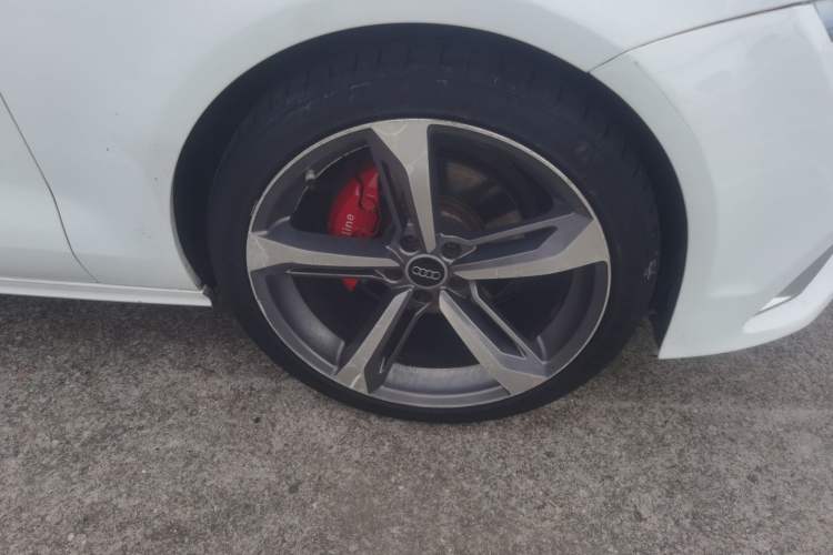 Used Audi A7 2013 30 FSI Standard Edition Right Front Wheel Hub