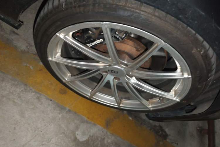 Used Audi A7 2013 50 TFSI quattro Comfort trim Right Front Wheel Hub