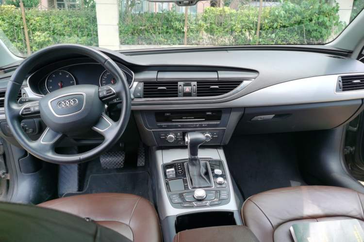 Used Audi A7 2013 30 FSI Standard Edition Center Console