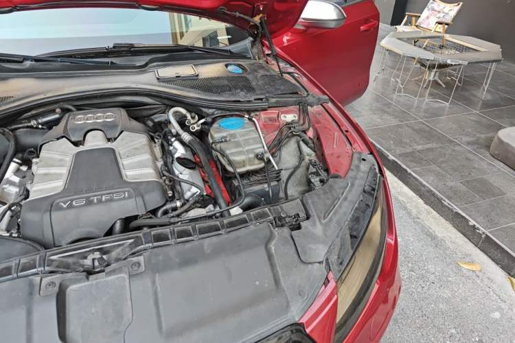 Used Audi A7 2013 50 TFSI quattro Comfort trim Engine Bay Left