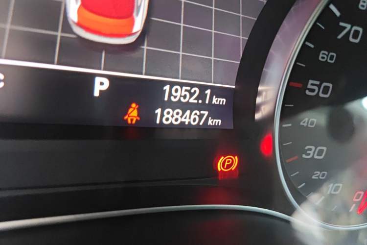 Used Audi A7 2013 50 TFSI quattro Comfort trim Odometer Close Up