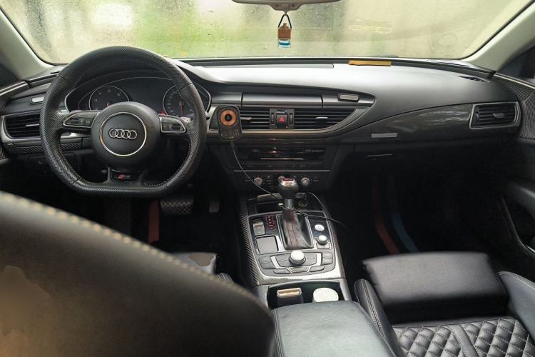 Used Audi A7 2013 30 FSI Standard Edition Center Console