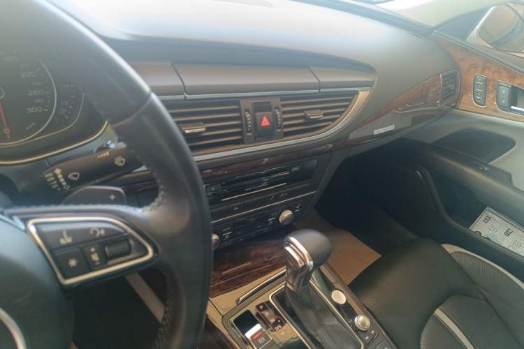 Used Audi A7 2013 50 TFSI quattro Comfort trim Audio And AC Panel