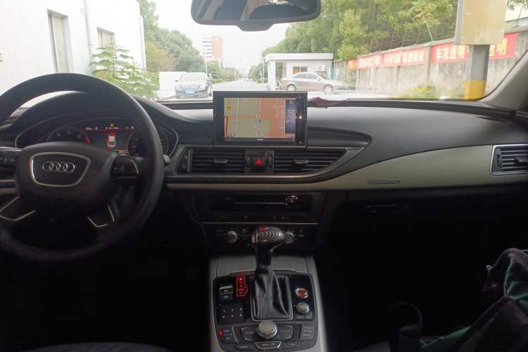 Used Audi A7 2013 35 FSI quattro Ambition Edition Audio And AC Panel