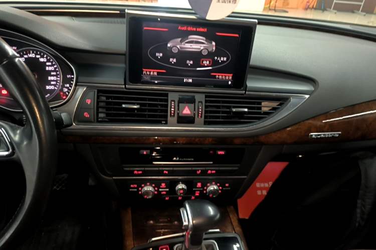 Used Audi A7 2013 50 TFSI quattro Comfort trim Audio And AC Panel