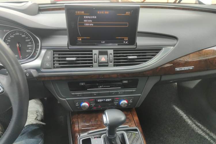 Used Audi A7 2013 50 TFSI quattro Luxury Model Audio And AC Panel