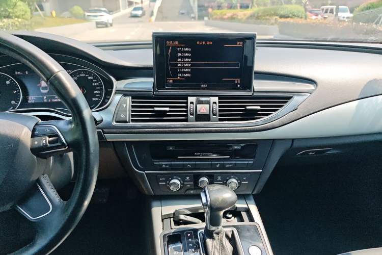 Used Audi A7 2013 30 FSI Standard Edition Audio And AC Panel