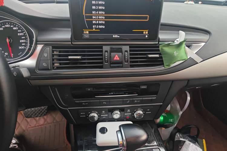 Used Audi A7 2013 30 FSI Standard Edition Audio And AC Panel