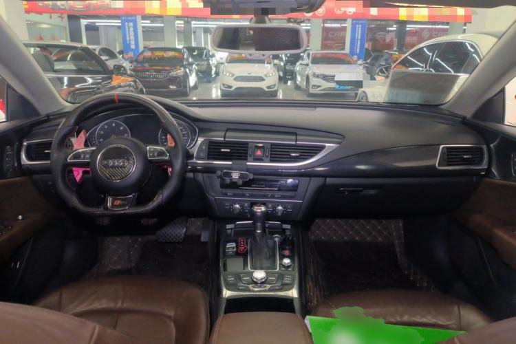 Used Audi A7 2013 30 FSI Standard Edition Center Console