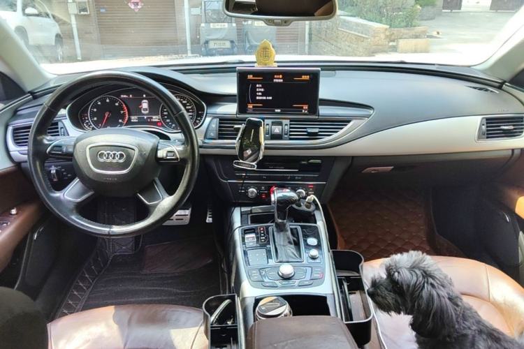 Used Audi A7 2013 30 FSI Standard Edition Center Console