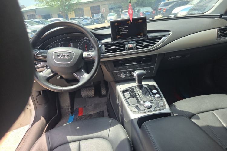 Used Audi A7 2013 30 FSI Standard Edition Center Console