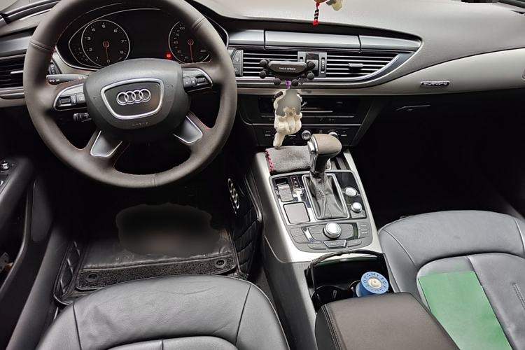 Used Audi A7 2013 30 FSI Standard Edition Center Console