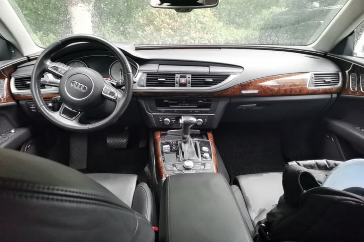 Used Audi A7 2013 50 TFSI quattro Luxury Model Center Console