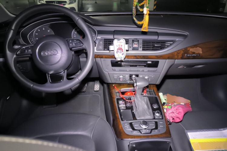 Used Audi A7 2013 50 TFSI quattro Comfort trim Center Console