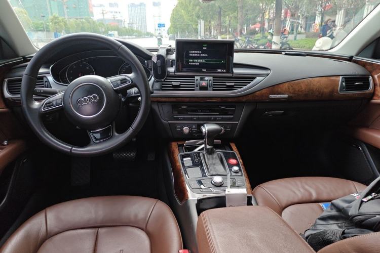 Used Audi A7 2013 50 TFSI quattro Comfort trim Center Console