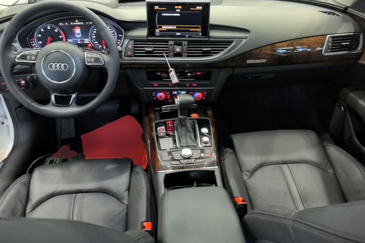Used Audi A7 2013 50 TFSI quattro Luxury Model Center Console