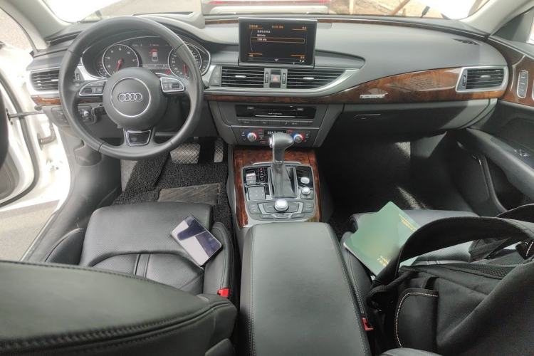 Used Audi A7 2013 50 TFSI quattro Luxury Model Center Console