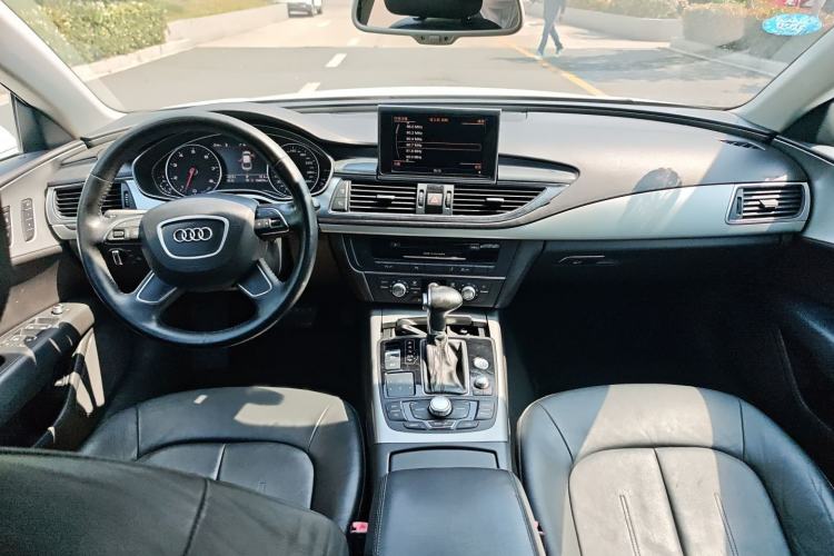 Used Audi A7 2013 30 FSI Standard Edition Center Console