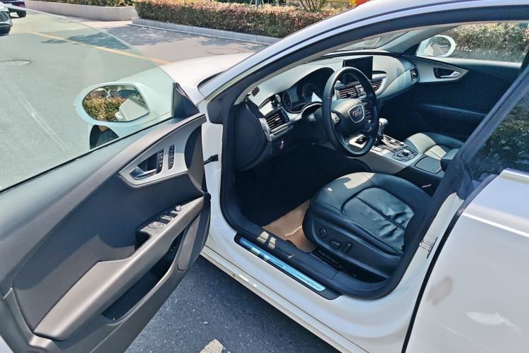 Used Audi A7 2013 30 FSI Standard Edition Driver Seat