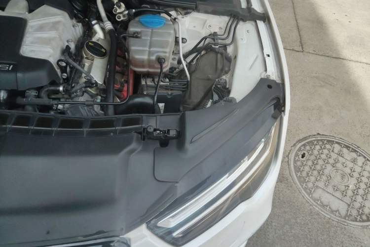 Used Audi A7 2013 50 TFSI quattro Comfort trim Engine Bay Left