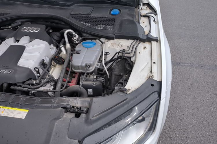 Used Audi A7 2013 50 TFSI quattro Comfort trim Engine Bay Left