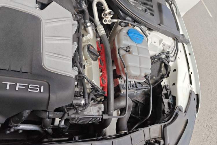 Used Audi A7 2013 50 TFSI quattro Comfort trim Engine Bay Left