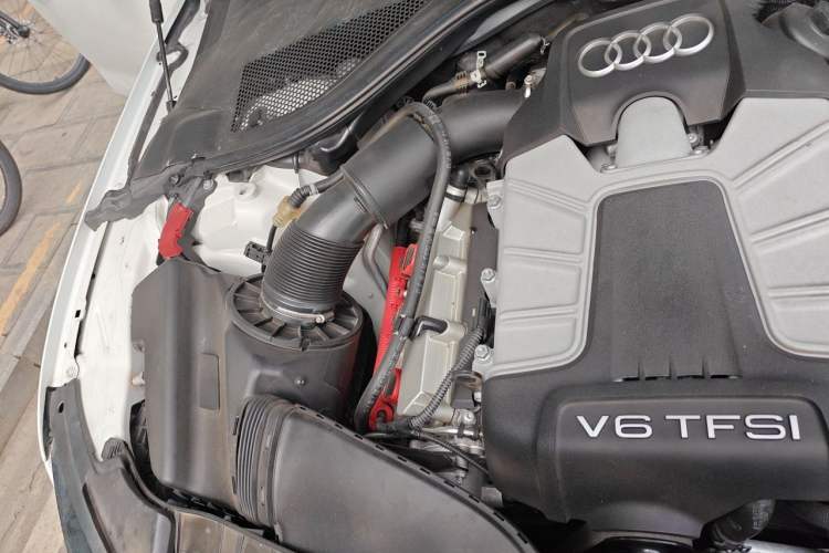 Used Audi A7 2013 50 TFSI quattro Comfort trim Engine Bay Right