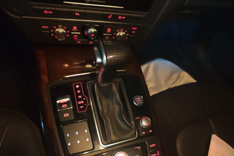 Used Audi A7 2013 50 TFSI quattro Comfort trim Gear Lever