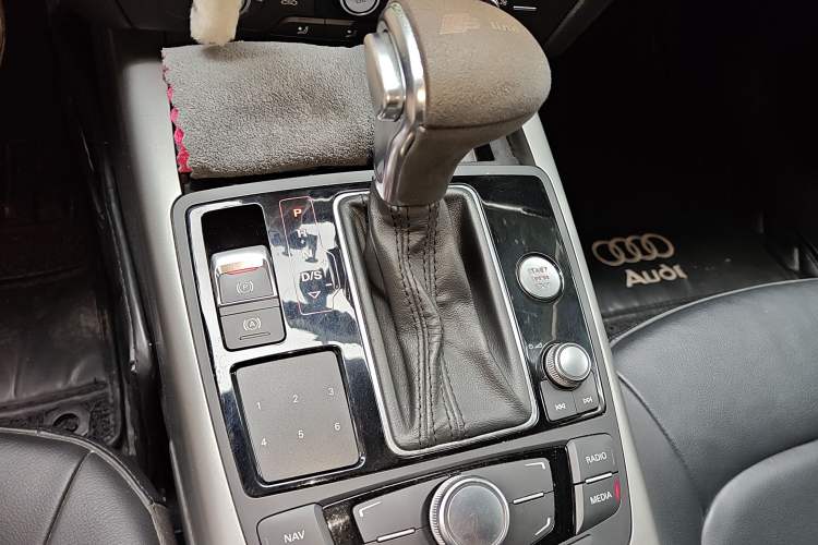 Used Audi A7 2013 30 FSI Standard Edition Gear Lever