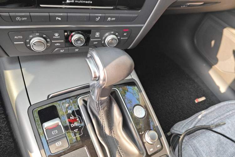 Used Audi A7 2013 35 FSI quattro Ambition Edition Gear Lever