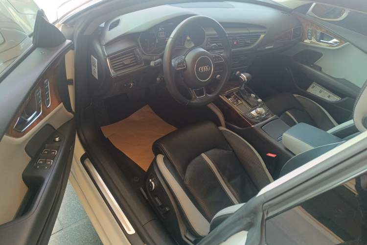 Used Audi A7 2013 50 TFSI quattro Comfort trim Interior 2
