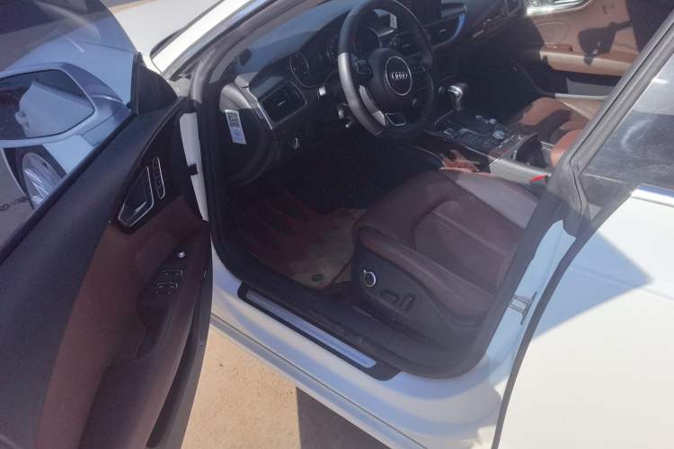 Used Audi A7 2013 50 TFSI quattro Comfort trim Interior 2