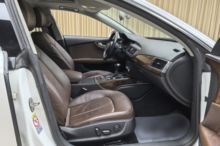 Used Audi A7 2013 50 TFSI quattro Comfort trim Interior 2