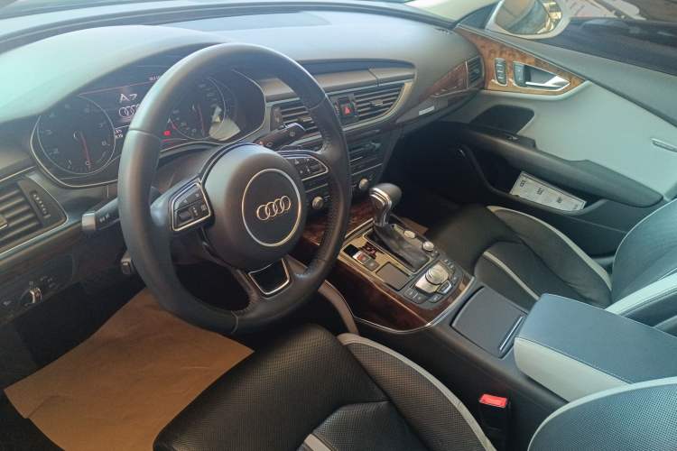 Used Audi A7 2013 50 TFSI quattro Comfort trim Interior 3