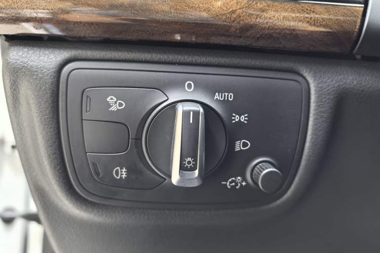 Used Audi A7 2013 50 TFSI quattro Comfort trim Interior 8