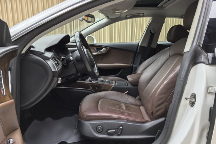 Used Audi A7 2013 50 TFSI quattro Comfort trim Interior 8