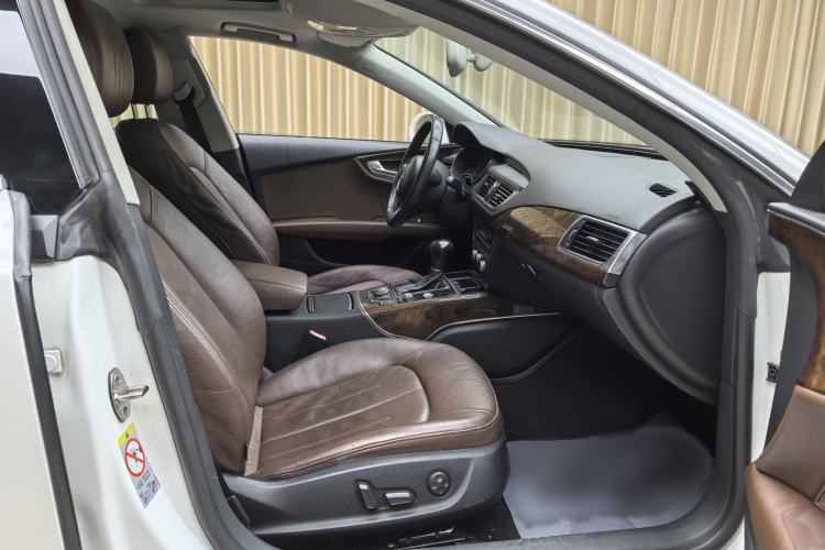 Used Audi A7 2013 50 TFSI quattro Comfort trim Interior 9