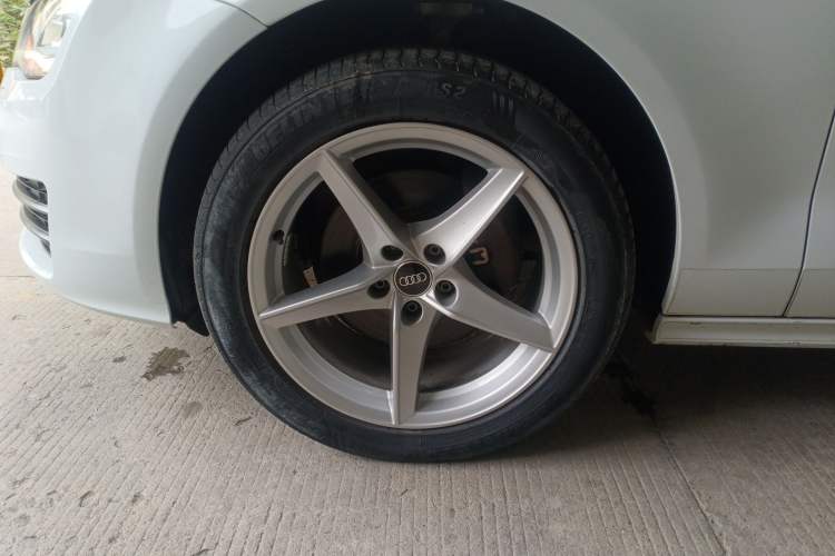 Used Audi A7 2013 35 FSI quattro Ambition Edition Left Front Wheel Hub