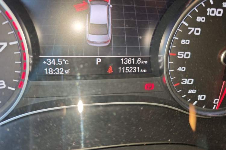 Used Audi A7 2013 50 TFSI quattro Comfort trim Odometer Close Up