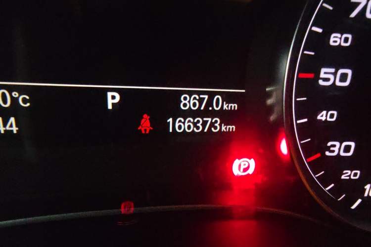 Used Audi A7 2013 50 TFSI quattro Comfort trim Odometer Close Up