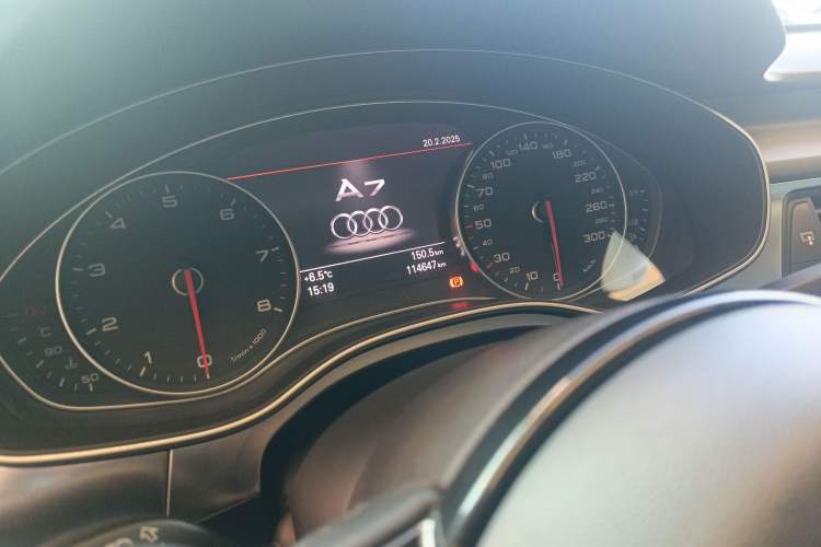 Used Audi A7 2013 50 TFSI quattro Comfort trim Odometer Close Up